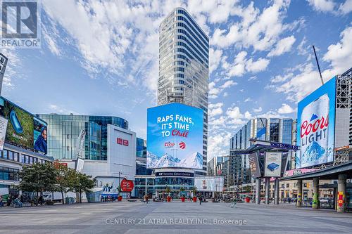 809 - 210 Victoria Street, Toronto (Church-Yonge Corridor), ON - Outdoor