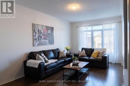 134 Fortis Crescent, Bradford West Gwillimbury (Bradford), ON - Indoor Photo Showing Living Room