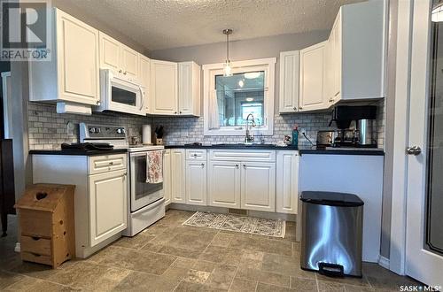 362 35Th Street, Battleford, SK - Indoor Photo Showing Kitchen