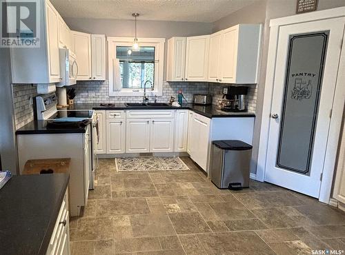 362 35Th Street, Battleford, SK - Indoor Photo Showing Kitchen