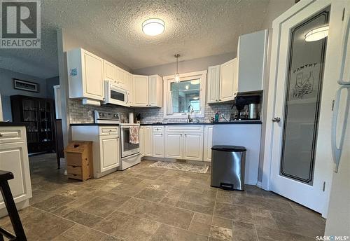 362 35Th Street, Battleford, SK - Indoor Photo Showing Kitchen