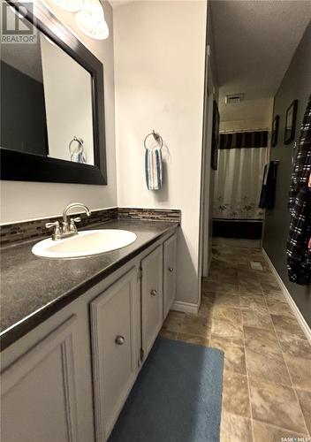 362 35Th Street, Battleford, SK - Indoor Photo Showing Bathroom