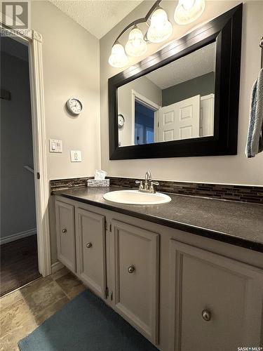 362 35Th Street, Battleford, SK - Indoor Photo Showing Bathroom