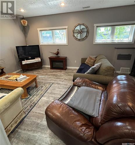 362 35Th Street, Battleford, SK - Indoor Photo Showing Living Room