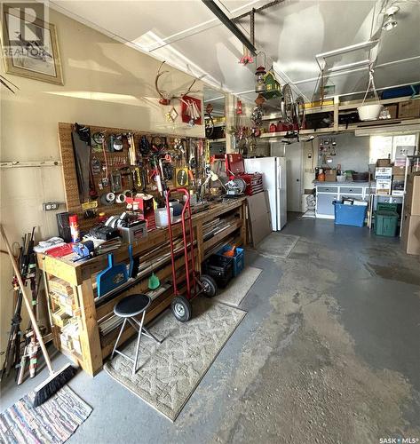 362 35Th Street, Battleford, SK - Indoor Photo Showing Garage