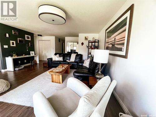 307 6Th Avenue E, Nipawin, SK - Indoor Photo Showing Living Room