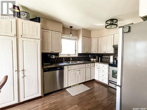 307 6Th Avenue E, Nipawin, SK - Indoor Photo Showing Kitchen With Double Sink