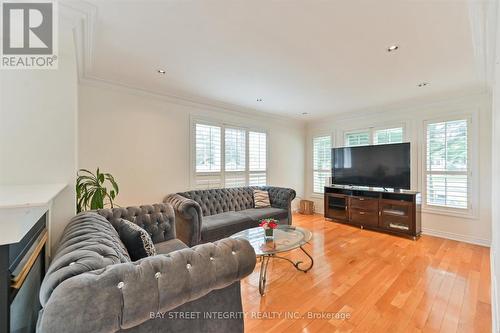 33 Ramsgate Court, Markham, ON - Indoor Photo Showing Living Room