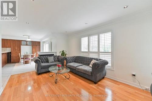 33 Ramsgate Court, Markham, ON - Indoor Photo Showing Living Room