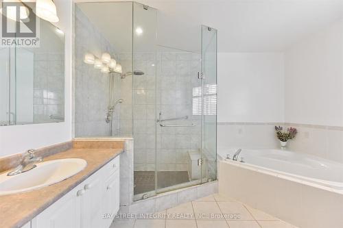 33 Ramsgate Court, Markham, ON - Indoor Photo Showing Bathroom