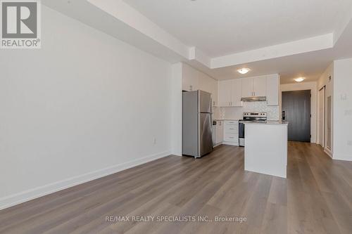 726 - 3200 William Coltson Avenue, Oakville, ON - Indoor Photo Showing Kitchen