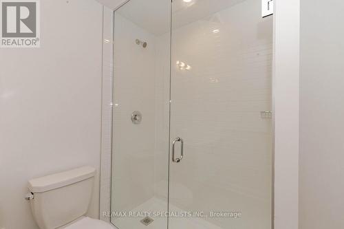 726 - 3200 William Coltson Avenue, Oakville, ON - Indoor Photo Showing Bathroom