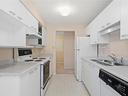 203-1500 Elford St, Victoria, BC - Indoor Photo Showing Kitchen With Double Sink