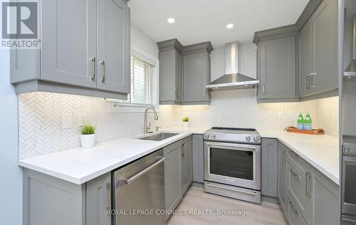 103 Gore Drive, Barrie (Ardagh), ON - Indoor Photo Showing Kitchen With Upgraded Kitchen