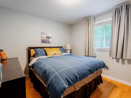 1037 Raven Cres, Kamloops, BC - Indoor Photo Showing Bedroom