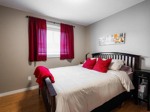 1037 Raven Cres, Kamloops, BC - Indoor Photo Showing Bedroom