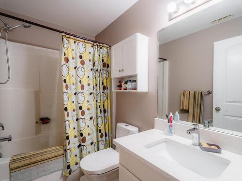 1037 Raven Cres, Kamloops, BC - Indoor Photo Showing Bathroom