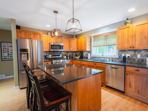 1037 Raven Cres, Kamloops, BC - Indoor Photo Showing Kitchen With Stainless Steel Kitchen