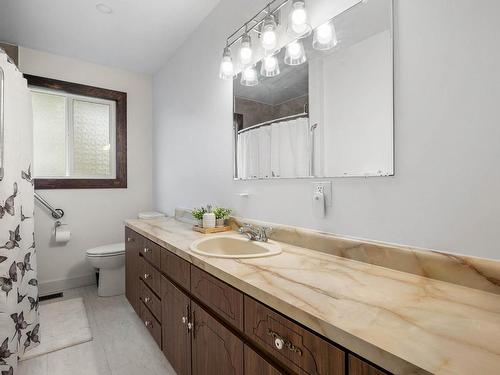 1528 Wedgewood Cres, Kamloops, BC - Indoor Photo Showing Bathroom