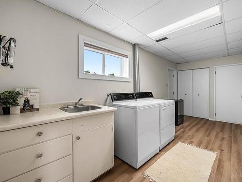 1528 Wedgewood Cres, Kamloops, BC - Indoor Photo Showing Laundry Room