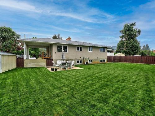 1528 Wedgewood Cres, Kamloops, BC - Outdoor With Backyard