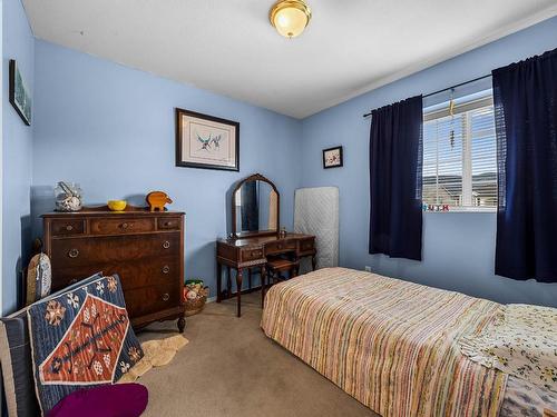 2960 Mclean Place, Merritt, BC - Indoor Photo Showing Bedroom