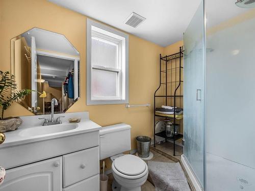 2960 Mclean Place, Merritt, BC - Indoor Photo Showing Bathroom