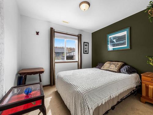 2960 Mclean Place, Merritt, BC - Indoor Photo Showing Bedroom