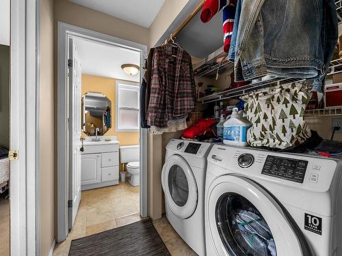 2960 Mclean Place, Merritt, BC - Indoor Photo Showing Laundry Room