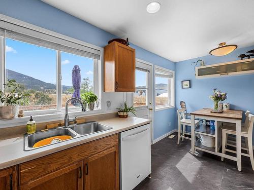 2960 Mclean Place, Merritt, BC - Indoor Photo Showing Kitchen With Double Sink