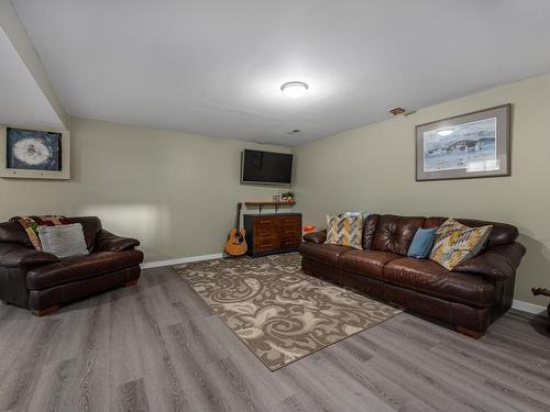 1240 Semlin Drive, Ashcroft, BC - Indoor Photo Showing Living Room