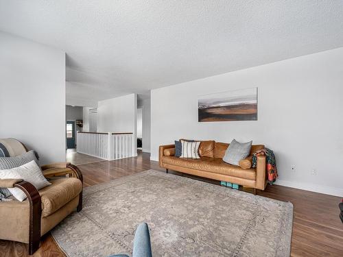 1240 Semlin Drive, Ashcroft, BC - Indoor Photo Showing Living Room