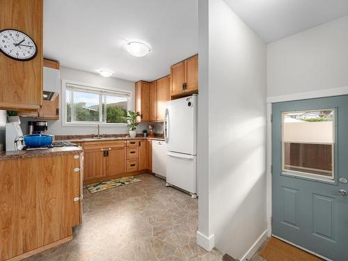 1240 Semlin Drive, Ashcroft, BC - Indoor Photo Showing Kitchen