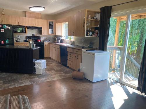 4702 Spurraway Road, Kamloops, BC - Indoor Photo Showing Kitchen