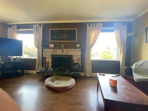 4702 Spurraway Road, Kamloops, BC - Indoor Photo Showing Living Room With Fireplace