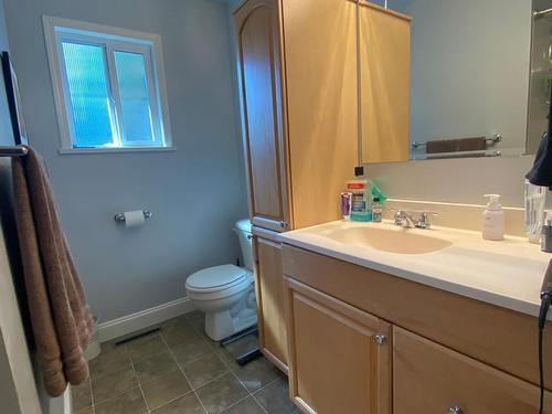 4702 Spurraway Road, Kamloops, BC - Indoor Photo Showing Bathroom