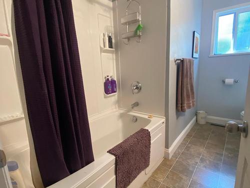 4702 Spurraway Road, Kamloops, BC - Indoor Photo Showing Bathroom