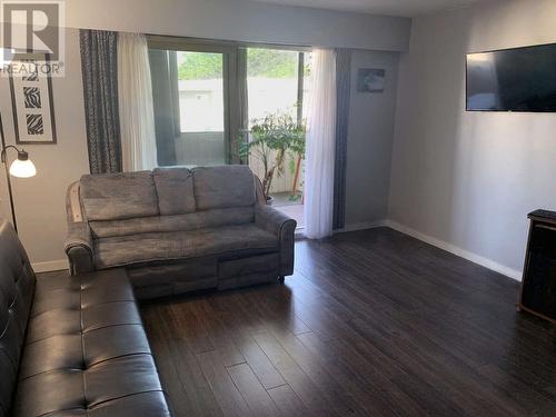 445 All Star Court Unit# 301, Kelowna, BC - Indoor Photo Showing Living Room