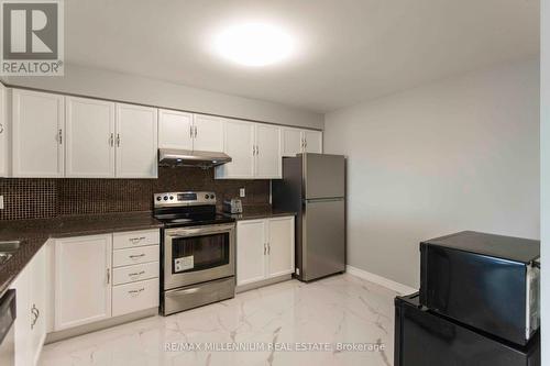 1008 - 4727 Sheppard Avenue, Toronto (Agincourt South-Malvern West), ON - Indoor Photo Showing Kitchen With Stainless Steel Kitchen