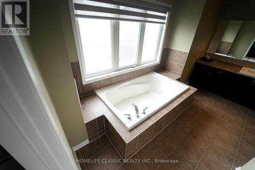 141 Willet Terrace, Milton (Harrison), ON - Indoor Photo Showing Bathroom