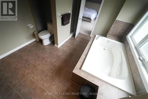 141 Willet Terrace, Milton (Harrison), ON - Indoor Photo Showing Bathroom