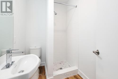 5 - 1052 Barton Street E, Hamilton (Crown Point), ON - Indoor Photo Showing Bathroom