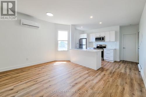 5 - 1052 Barton Street E, Hamilton (Crown Point), ON - Indoor Photo Showing Kitchen