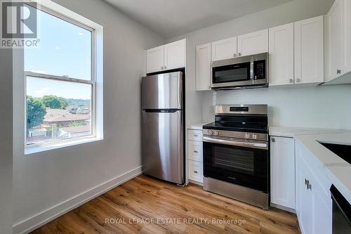 5 - 1052 Barton Street E, Hamilton (Crown Point), ON - Indoor Photo Showing Kitchen