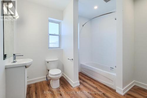 5 - 1052 Barton Street E, Hamilton (Crown Point), ON - Indoor Photo Showing Bathroom