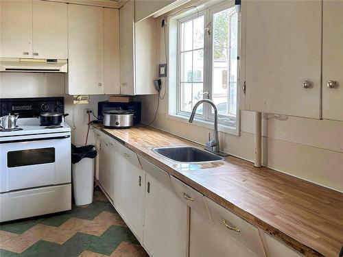 166055 31N Road, Reston, MB - Indoor Photo Showing Kitchen