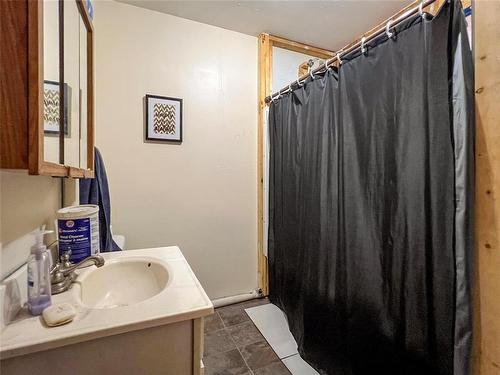 166055 31N Road, Reston, MB - Indoor Photo Showing Bathroom