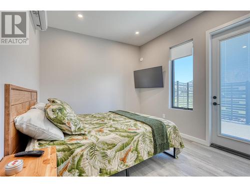 2501 Radio Tower Road Unit# 236 Lot# 236, Oliver, BC - Indoor Photo Showing Bedroom