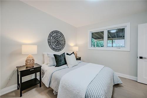 286 East 26Th Street, Hamilton, ON - Indoor Photo Showing Bedroom