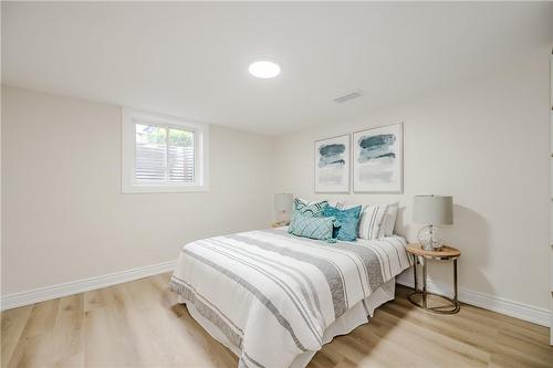 286 East 26Th Street, Hamilton, ON - Indoor Photo Showing Bedroom